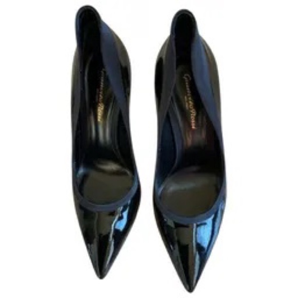 Gianvito Rossi pump with patent leather upper.